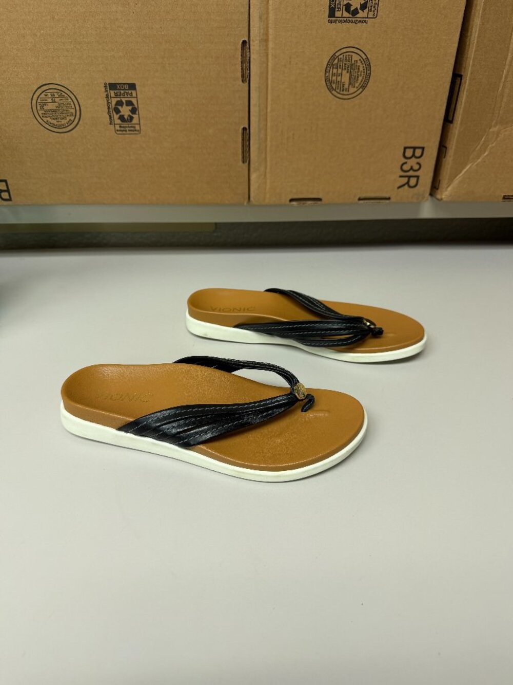 Vionic Catalina Sandals - tan/black - size 6.5